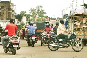 तेज रफ्तार का रोमांच बन रहा मौत का बुलावा