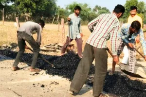 असर खबर का - दुगारी-बांसी की मुख्य क्षतिग्रस्त सड़क को किया दुरुस्त 