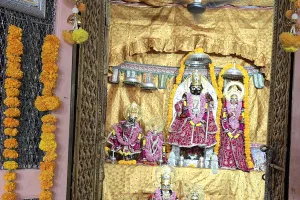 सीताराम मंदिर में हुआ दीपावली पूजन, लोगोें ने किए दर्शन 