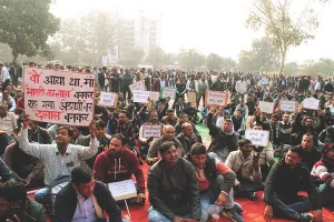 निजीकरण के खिलाफ बिजली कर्मचारियों ने खोला मोर्चा, विद्युत भवन पर किया प्रदर्शन