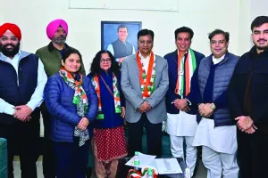 दिल्ली : नेताओं का पार्टी बदलने का सिलसिला शुरू, कांग्रेस में शामिल हुए आप नेता पठानिया और मोनिका