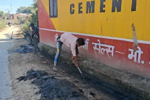 असर खबर का - लंबे समय से बंद नाली का सफाई कार्य हुआ शुरू