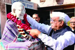 हरिभाऊ बागडे ने महात्मा गांधी की पुण्यतिथि पर अर्पित किए श्रद्धा सुमन, प्रतिमा पर किया माल्यार्पण 