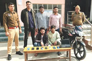 प्रताप नगर थाना पुलिस की कार्रवाई:  चोरी की बाइक के साथ 2 मोबाइल चोर गिरफ्तार, एक लेपटॉप और आठ मोबाइल बरामद 