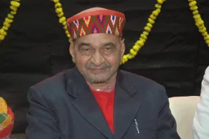 कविताओं के माध्यम से कुछ कवि राजनीति में पाना चाहते हैं स्थान: सुरेश अवस्थी