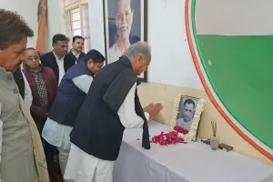 कांग्रेसजनों ने हरलाल सिंह को पुष्पांजलि अर्पित की, पूर्व मुख्यमंत्री अशोक गहलोत और गोविन्द डोटासरा ने किए पुष्प अर्पित