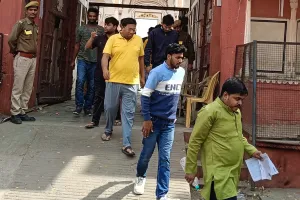 लाखों अभ्यर्थियों ने सुरक्षा के बीच दी रीट की परीक्षा : सुरक्षाकर्मियों ने हटवाएं  ज्वैलरी, हाथ में बंधे धागे और कपड़ों पर लगे अतिरिक्त बटन, देरी से पहुंचे अभ्यर्थियों को नहीं मिली एंट्री 