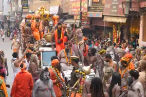 महाशिवरात्रि पर हर-हर महादेव से गूंजे शिवालय : शिव मंदिरों में उमड़ा श्रद्धालुओं का सैलाब, पूजा के लिए कतारों में भक्त