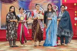 छात्राओं ने फैन्सी ड्रेसेज को किया शोकेज 