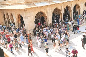 एक पर्यटक की शहर के पांच पर्यटन स्थलों पर हो रही गिनती, प्रदेश के अन्य जिलों के पर्यटन स्थलों पर जाने पर फिर हो जाती है काउंटिंग 