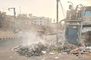 स्वच्छता सर्वेक्षण की तैयारी, कचरा जलाकर किया जा रहा निस्तारण