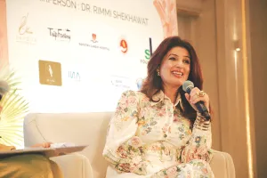 सोशल मीडिया के उपयोग की लिमिट करें तय : ट्विंकल खन्ना 