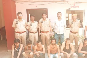 सर्फ एक्सल और माहेश्वरी चाय का नकली लेबल लगाकर बेचने वाले सात गिरफ्तार