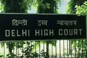 दिल्ली हाईकोर्ट सख्त : छात्रों के साथ गुलामों जैसा व्यवहार करने वाले स्कूल को बंद कर देना चाहिए