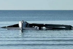 थाईलैंड में पुलिस का छोटा विमान क्रैश : परीक्षण उड़ान के दौरान समुद्र में गिरा, 6 लोगों की मौत