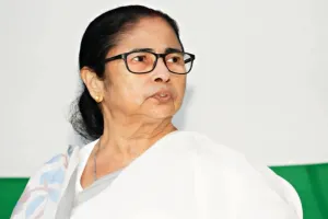 ममता ने मुर्शिदाबाद हिंसा के लिए भाजपा समर्थित लोगों को ठहराया जिम्मेदार, इमामों के सम्मेलन में बांग्लादेश के हालात को नजरअंदाज करने का लगाया आरोप