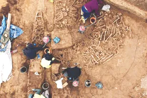 फुटबॉल स्टेडियम के नीचे मिले 129 कंकाल : पहली शताब्दी में यहां हुआ करता था सैन्य किला, रोमन योद्धाओं के होने की जताई संभावना