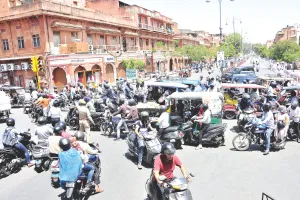 वीवीआईपी विजिट : तपती धूप में जाम में फंस गया शहर, रेंग-रेंग कर चले वाहन