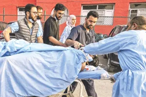 पहलगाम के बैरसन में आतंकी हमला : पहले पर्यटकों से नाम पूछा फिर मार दी गोली, 28 लोगों की मौत की आशंका