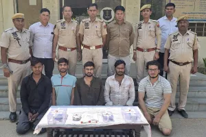 पुलिस की बड़ी कार्रवाई : डकैती की योजना बनाते 5 शातिर बदमाश गिरफ्तार, हथियार और बाइक बरामद