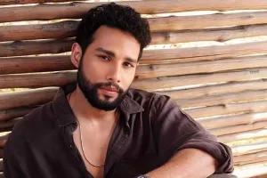 सिद्धांत चतुर्वेदी ने टीवी विज्ञापन में एक नए ट्रैक को अपनी आवाज़ दी