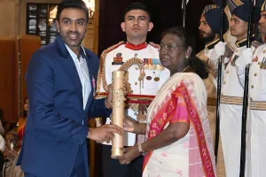 राष्ट्रपति द्रौपदी मुर्मू ने राष्ट्रपति भवन में श्रीजेश और अश्विन को किया सम्मानित, श्रीजेश को पद्म विभूषण और अश्विन को पद्मश्री