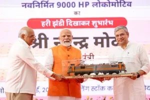 मोदी ने किया 24 हजार करोड़ की विकास परियोजनाओं का लोकार्पण : 9000 एचपी का पहला लोकोमोटिव इंजन देश को किया समर्पित, लोगों को मिलेंगे रोजगार के अवसर 