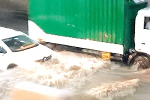 दिल्ली में 49 फ्लाइट्स डायवर्ट, हिमाचल में बादल फटा : जून के पहले सप्ताह में मप्र पहुंचने की संभावना, 4 राज्यों में पहुंचा मानसून; महाराष्ट्र में तेज बारिश