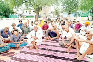 असर खबर का - गांवों में पहुंचे अधिकारी, किसानों को कर रहे जागरूक