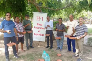 होटल फेडरेशन ऑफ राजस्थान ने शुरू किया परिंडे लगाने का अभियान, 5000 परिंडे बांधने का रखा गया लक्ष्य 