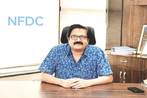 प्रकाश ने राष्ट्रीय फिल्म विकास निगम के प्रबंध निदेशक का पदभार संभाला,  केंद्रीय संचार ब्यूरो के अतिरिक्त महानिदेशक के रूप में थे कार्यरत 