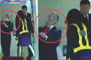 विमान से उतरते समय फ्रांस के राष्ट्रपति मैक्रों का पत्नी ब्रिगिट से हुआ झगड़ा : वीडियो वायरल, पहले कहा- एआई से बनाया; बाद में हुई पुष्टि