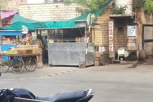 बढ़ते अतिक्रमण से सिकुड़ रही सड़कें, राहगीर परेशान 