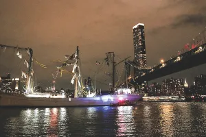 न्यूयॉर्क में मैक्सिकन नौसेना का जहाज ब्रिज से टकराया, दो की मौत