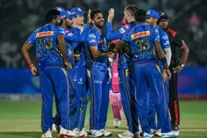 आईपीएल : मुंबई लगातार छठी जीत से तालिका में शीर्ष पर पहुंची, राजस्थान प्लेऑफ की दौड़ से बाहर 