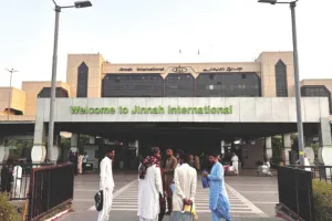 बेहाल पाकिस्तान : हवाई यातायात बुरी तरह प्रभावित, कई उड़ानें रद्द