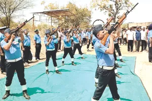 सैन्य सम्मान के साथ नम आंखों से अंतिम विदाई : तिरंगे में लिपटकर घर आई वायु सैनिक की पार्थिव देह 