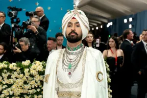 दिलजीत दोसांझ ने पंजाबी राजघराने के पोशाक, आभूषण के साथ ‘मेट गाला’ में किया डेब्यू