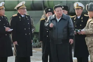 किम जोंग उन ने की हवाई अभ्यासों की निगरानी : सशस्त्र बलों से किया युद्ध की तैयारियों का आह्वान, गार्ड्स फर्स्ट एयर डिवीजन का किया निरीक्षण 