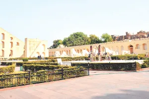 जयपुर में पर्यटन स्थलों पर सैलानियों की आवक घटी : विशेषज्ञों का मानना भारत-पाक के बीच तनाव का असर घरेलू पर्यटन पर नहीं पड़ेगा