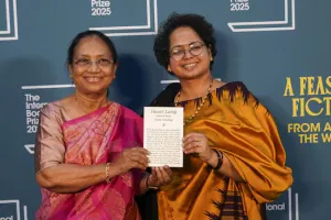 कन्नड लेखिका बानू मुश्ताक ने रचा इतिहास : हार्ट लैंप के लिए बुकर पुरस्कार से सम्मानित 