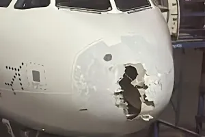 टर्बुलेंस में फंसी इंडिगो के विमान की श्रीनगर में लैंडिंग : पाकिस्तान ने नहीं दी हवाई क्षेत्र का उपयोग करने की अनुमति, फ्लाइट को हुआ नुकसान 