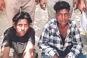 यात्रियों का मोबाइल चोरी करने वाले दो बदमाश गिरफ्तार, मोबाइल फोन और एक धारदार ब्लैड जब्त 