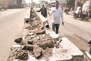 पालिका का मामला : लाखों के डिवाइडर बने कचरा पात्र, शिवनगरवासियों ने सौंपा ज्ञापन