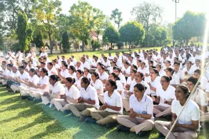 पुलिस आयुक्तालय में हुआ लाफ्टर योगा, जवानों को योगाभ्यास कराकर मानसिक तनाव दूर करने का किया प्रयास