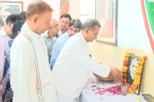 कांग्रेस ने रामकिशोर व्यास को अर्पित की पुष्पांजलि 