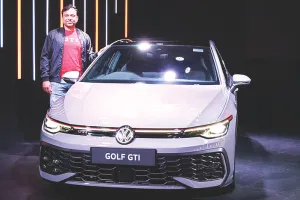 स्पोर्टी हैच गोल्फ जीटीआई की कीमत 52.99 लाख रुपए तय