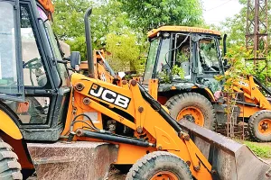 ढाई बीघा भूमि को लेकर जमकर चले लाठी डंडे : कई के सिर फूटे, पुलिस ने स्कॉर्पियो और पिस्टल समेत अन्य वाहन किए जब्त