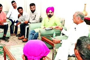 अशोक गहलोत ने गिग वर्कर्स से की मुलाकात : समस्याओं पर की चर्चा, कहा-  इन वर्कर्स के प्रति रखें सहानुभूति का भाव 