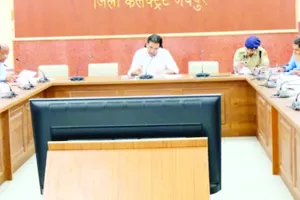 कलेक्ट्रेट सभागार में जिला यातायात प्रबंधन समिति की बैठक, सड़क हादसों को रोकने के लिए हर संभव प्रयास हों सुनिश्चित : कलक्टर